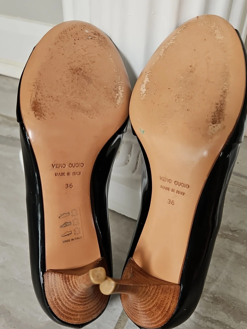Vintage Giuseppe Zanotti Black Patent Leather Kitten Heel Pumps EU 36​